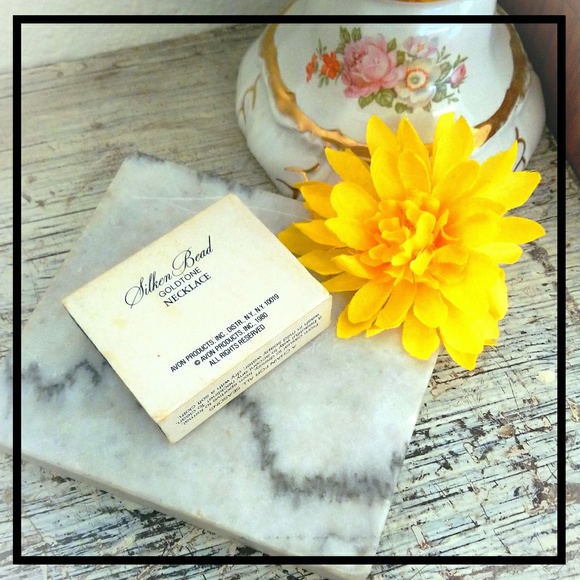 Vintage 1980 Avon Silken Bead Goldtone Necklace - Picture 4 of 4